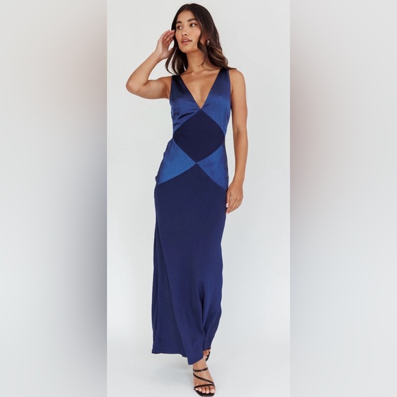 Selfie Leslie Soul Fire V-Neck Maxi Dress Navy - Picture 5 of 6